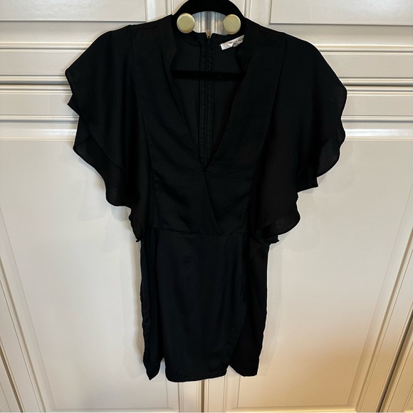Avec Les Filles Women’s Black Ruffle Flutter Sleeve LBD Deep V Neck Mini Dress M - Picture 2 of 10
